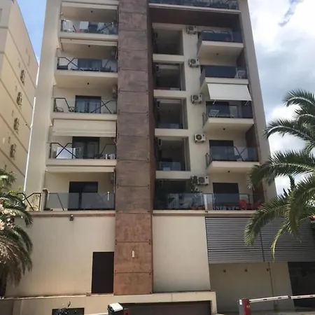 Teona Modern Central Апартаменти