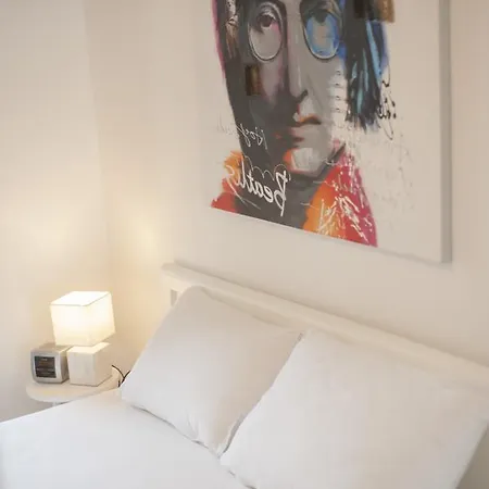 Teona Modern Central Apartment