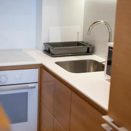Teona Modern Central Apartment