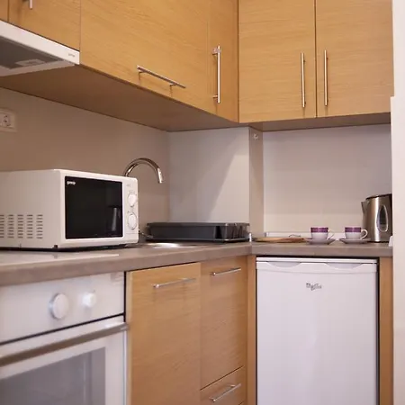 Teona Modern Central Apartment *